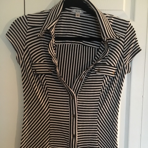 Cache Tops - Cache Women’s Button-down Short Sleeve Shirt M